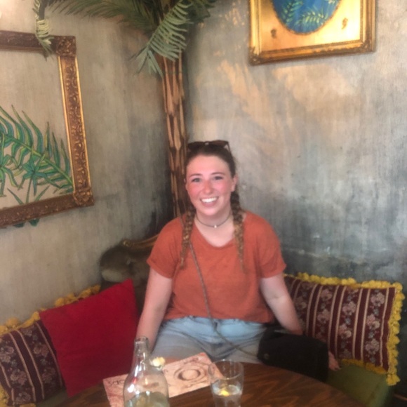 Meet your Posher, Kenzie - Picture 1 of 1